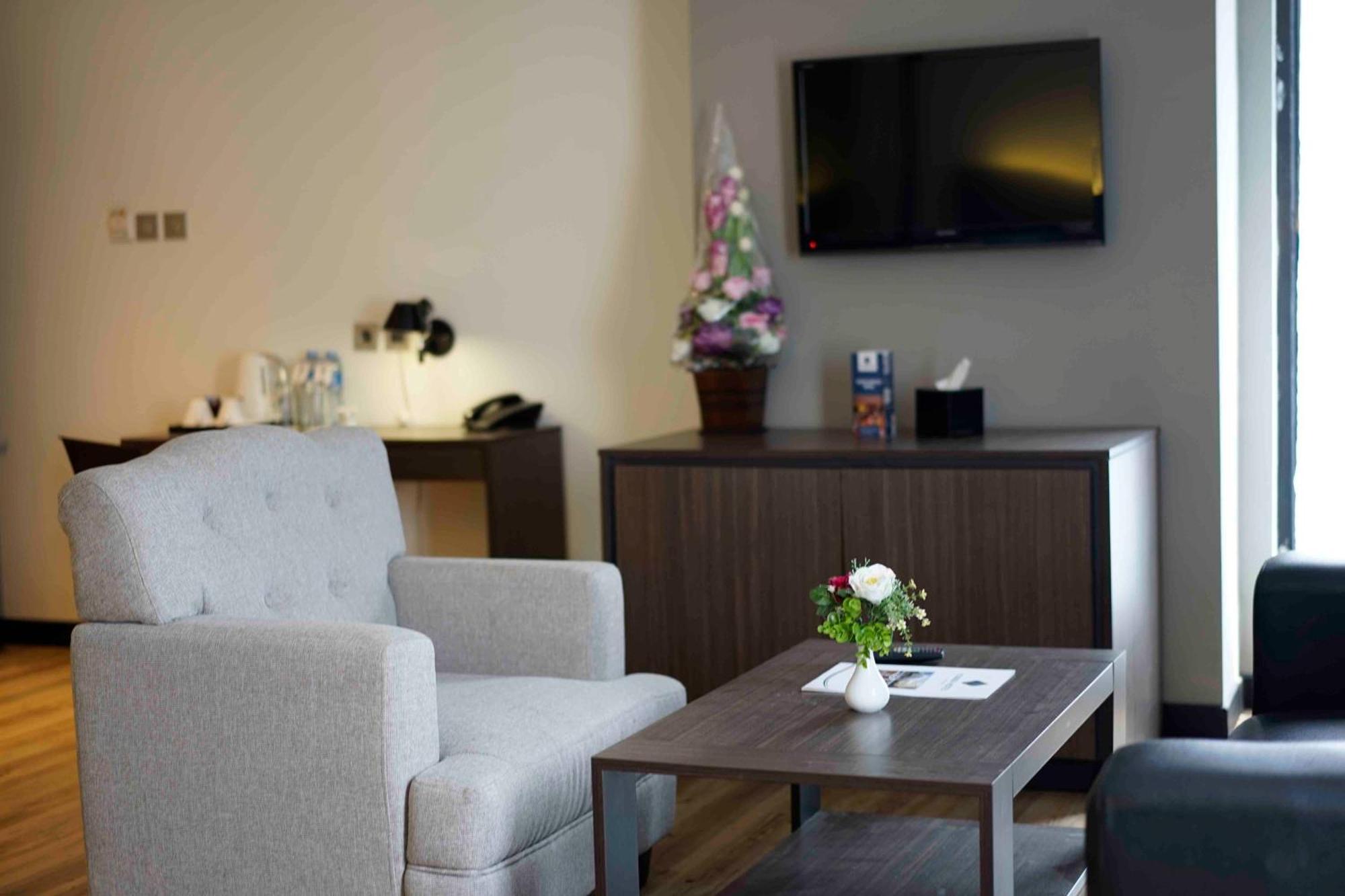 Yunna Hotel Lampung Bandar Lampung Exteriör bild